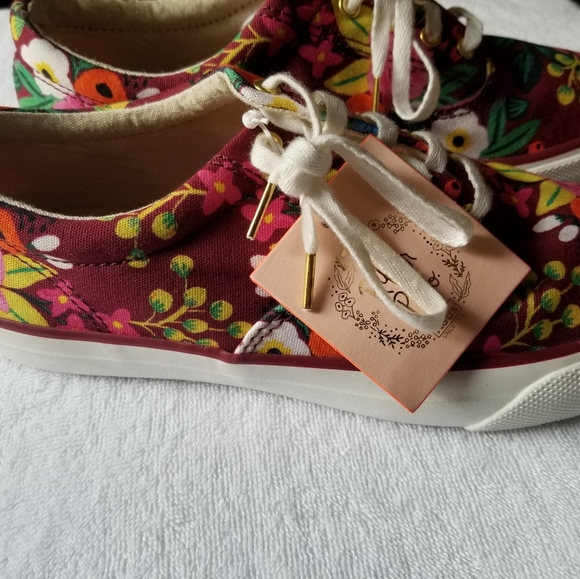 Shoes - Picture 5 of 8